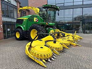 John Deere 9700i ProDrive with Kemper 490 Plus, side view