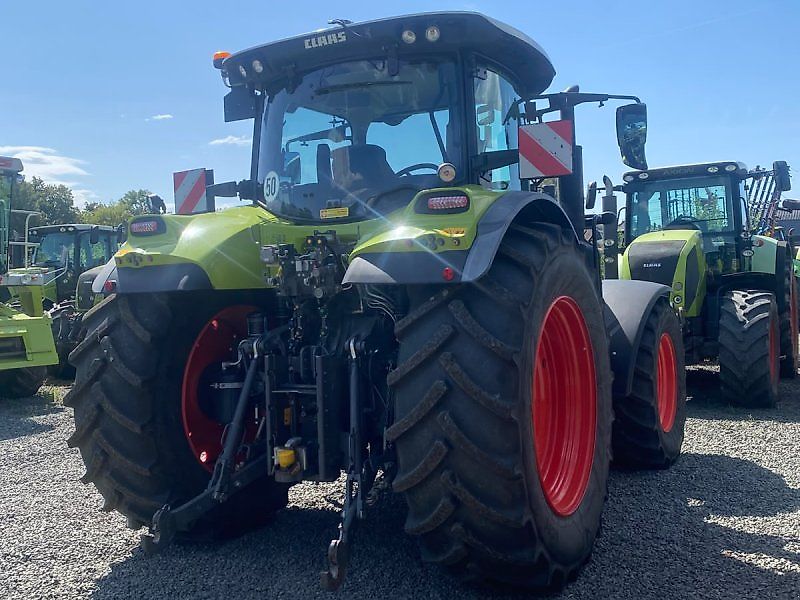 CLAAS ARION 660 C-MATIC photograph