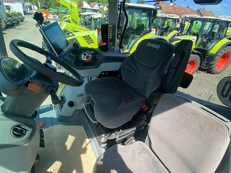 CLAAS ARION 660 C-MATIC photograph