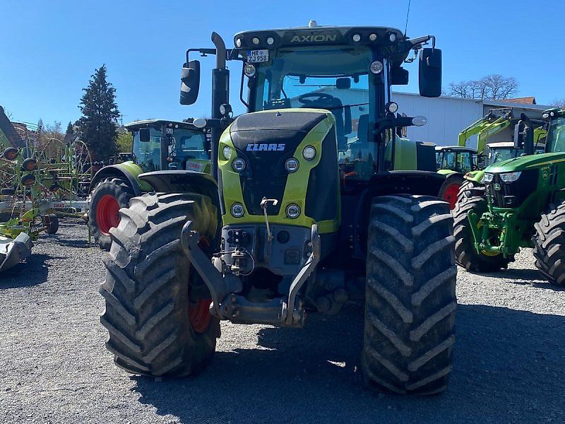 CLAAS AXION 870 C-MATIC photograph