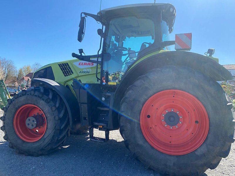 CLAAS AXION 870 C-MATIC photograph