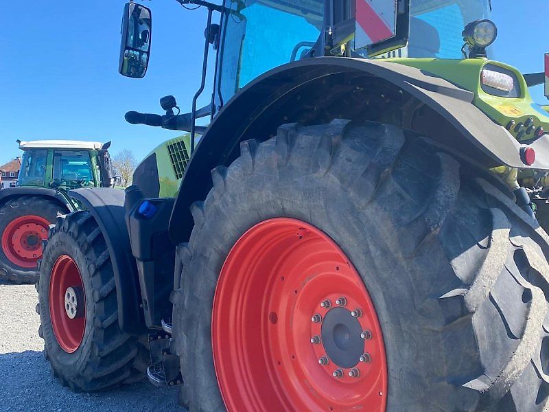 CLAAS AXION 870 C-MATIC photograph