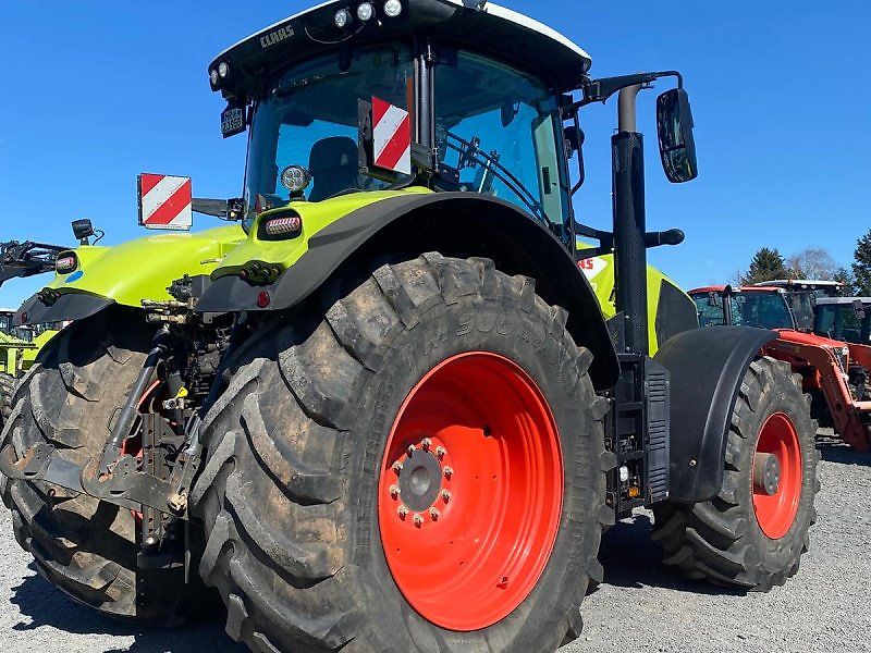 CLAAS AXION 870 C-MATIC photograph