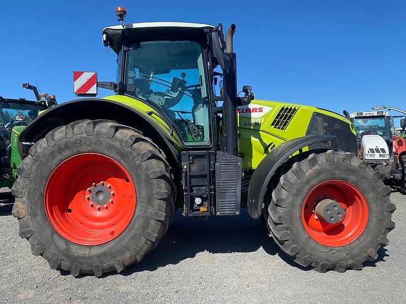 CLAAS AXION 870 C-MATIC photograph