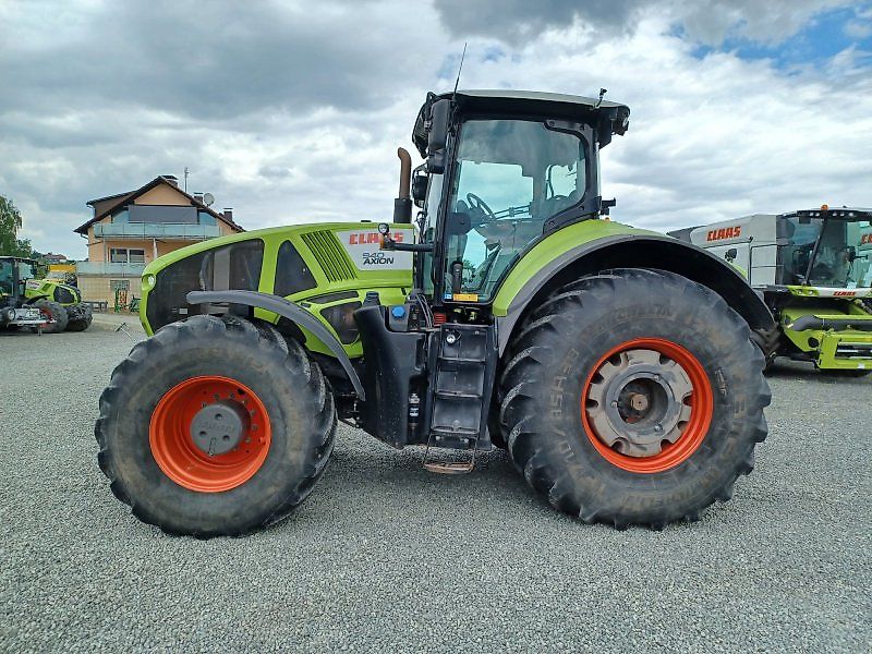 CLAAS AXION 940 C-MATIC photograph