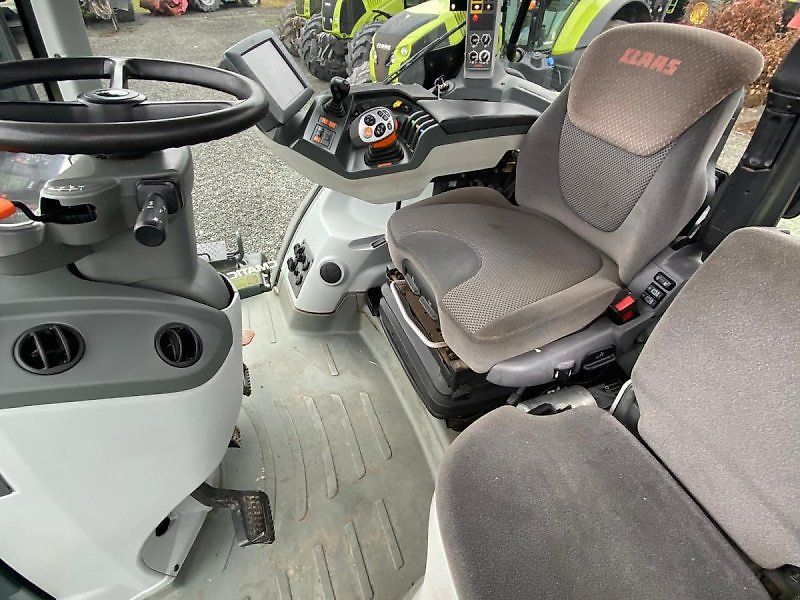 CLAAS AXION 940 C-MATIC photograph