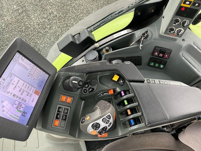 CLAAS AXION 940 C-MATIC photograph