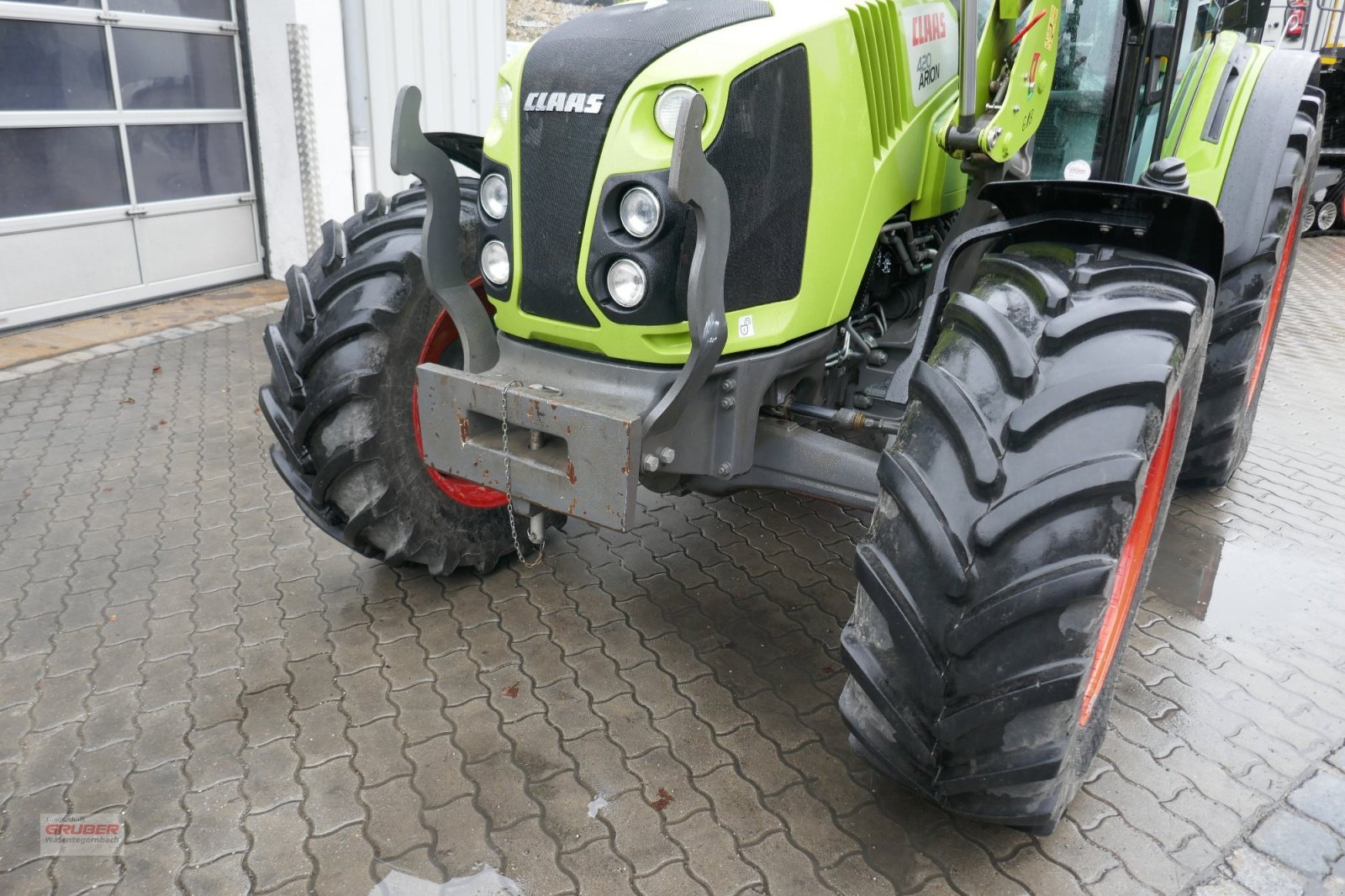 CLAAS Arion 420 CIS+ with FL 100E Loader — photo 3
