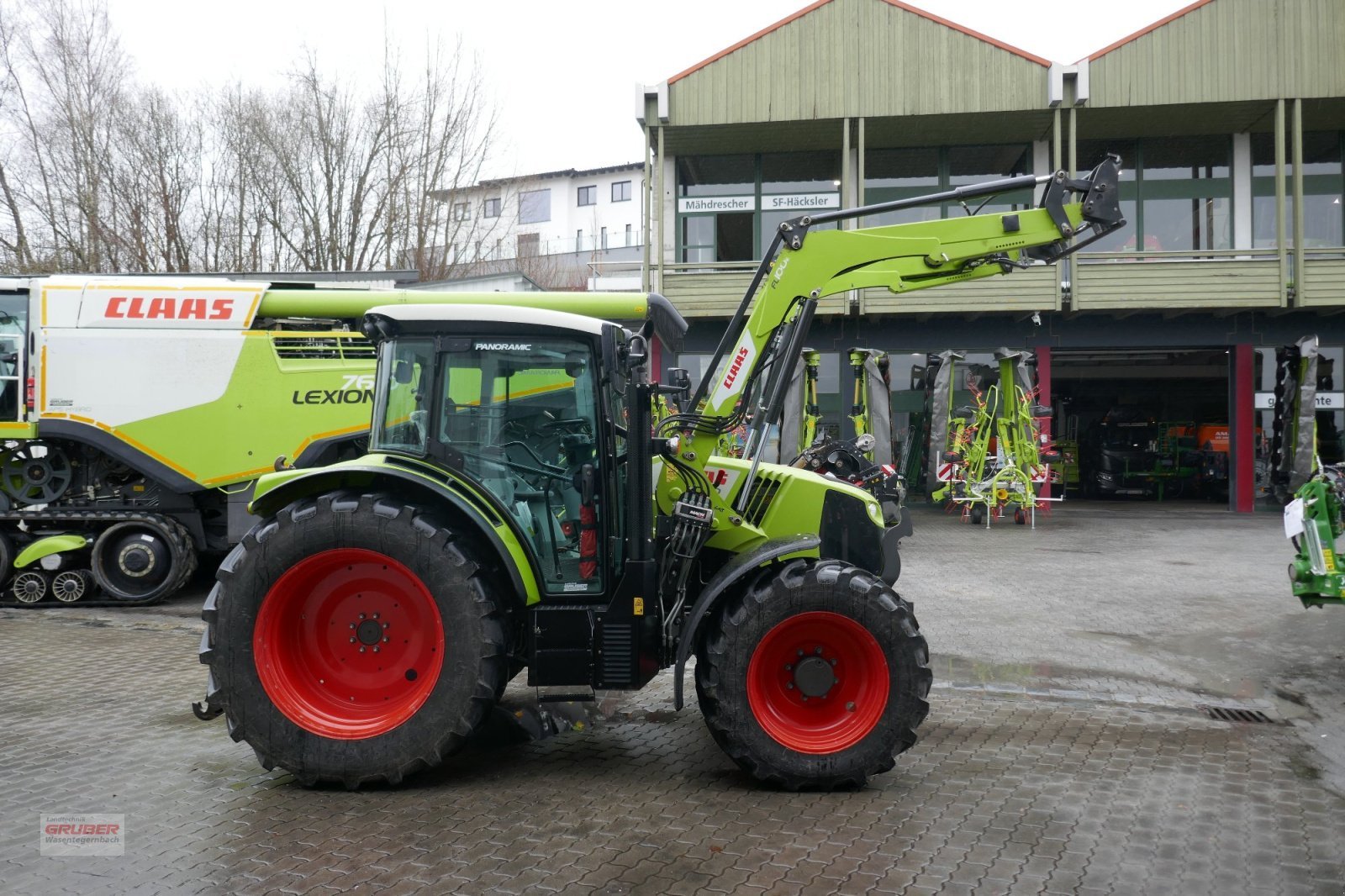 CLAAS Arion 420 CIS+ with FL 100E Loader — photo 4