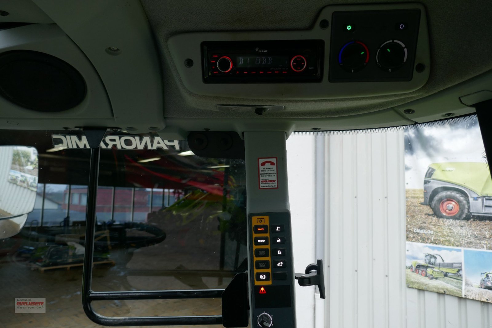 CLAAS Arion 420 CIS+ with FL 100E Loader — photo 11