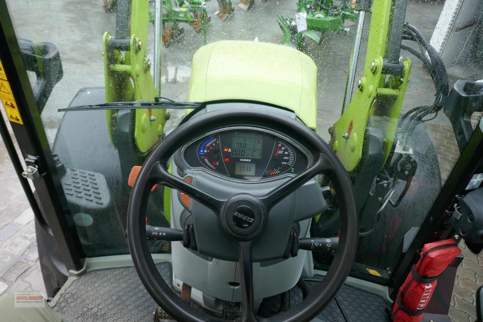 CLAAS Arion 420 CIS+ with FL 100E Loader — photo 12