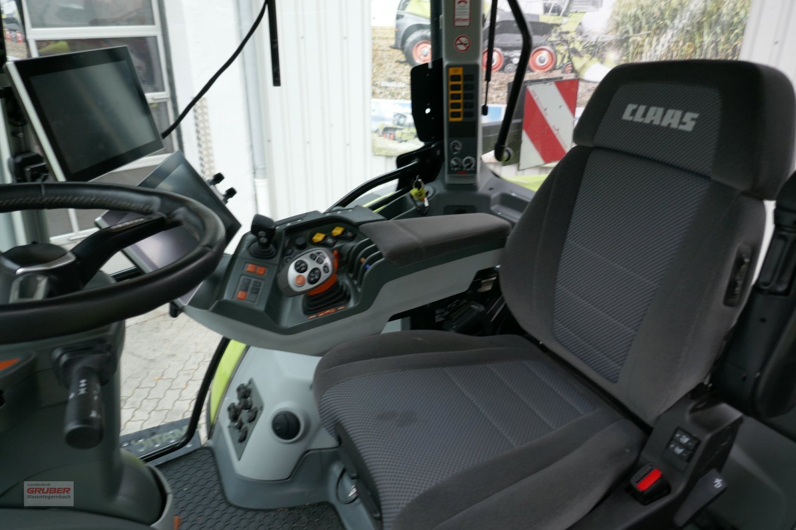 CLAAS Arion 550 CMATIC CEBIS with CEMIS RTK — photo 8