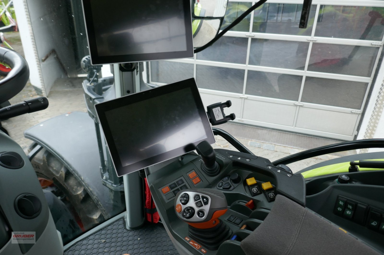 CLAAS Arion 550 CMATIC CEBIS with CEMIS RTK — photo 9