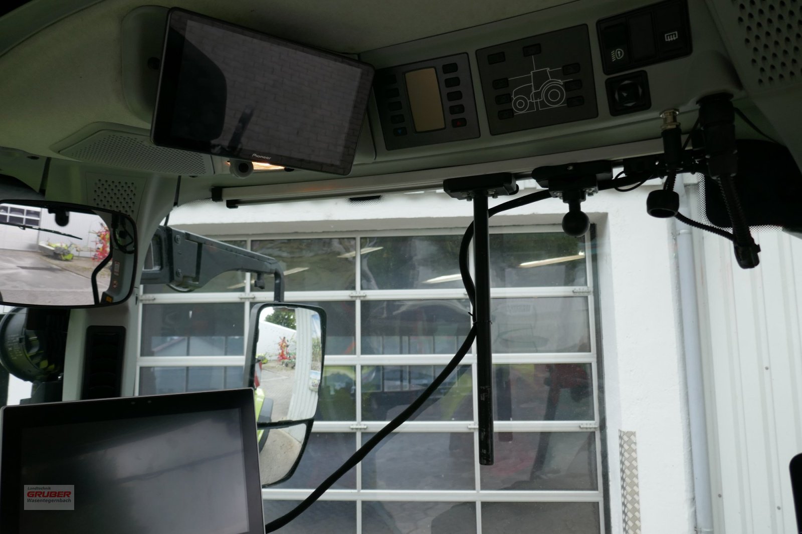 CLAAS Arion 550 CMATIC CEBIS with CEMIS RTK — photo 10