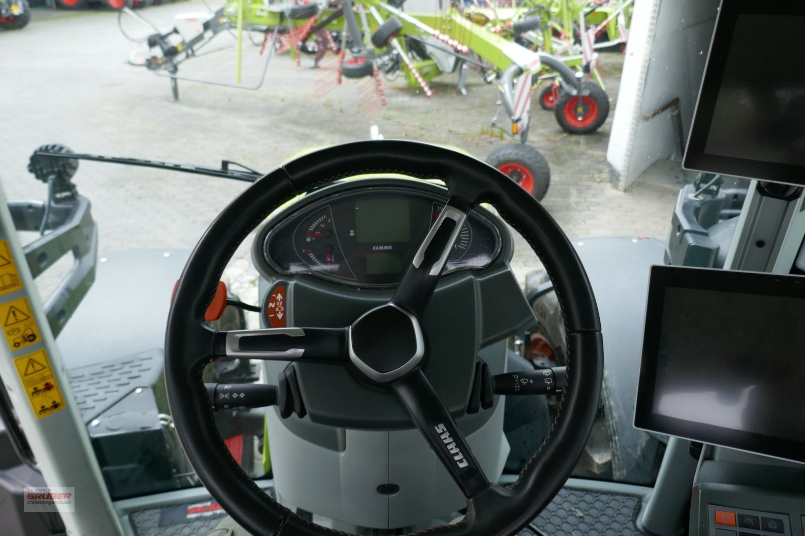 CLAAS Arion 550 CMATIC CEBIS with CEMIS RTK — photo 11