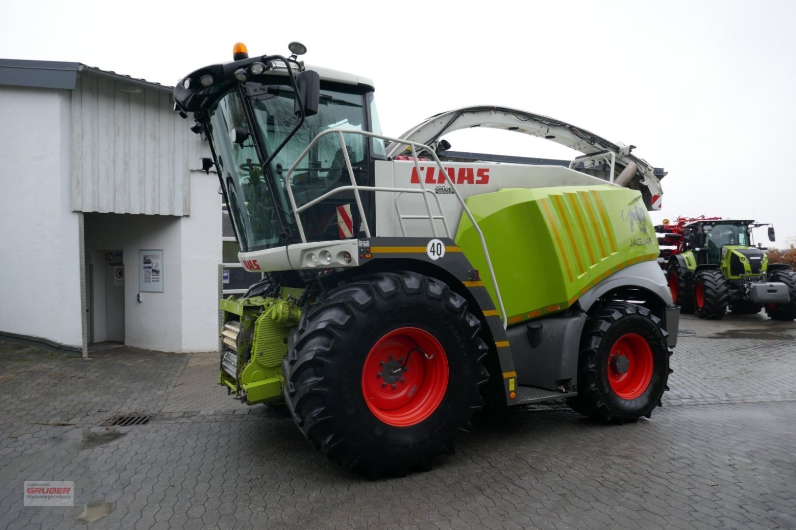 CLAAS Jaguar 950 forage harvester with Orbis 750 maize header, front view