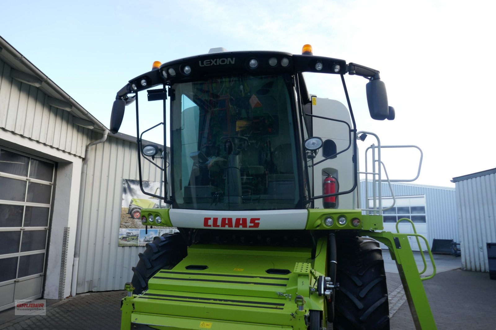 CLAAS Lexion 660 with Vario 770 — photo 2