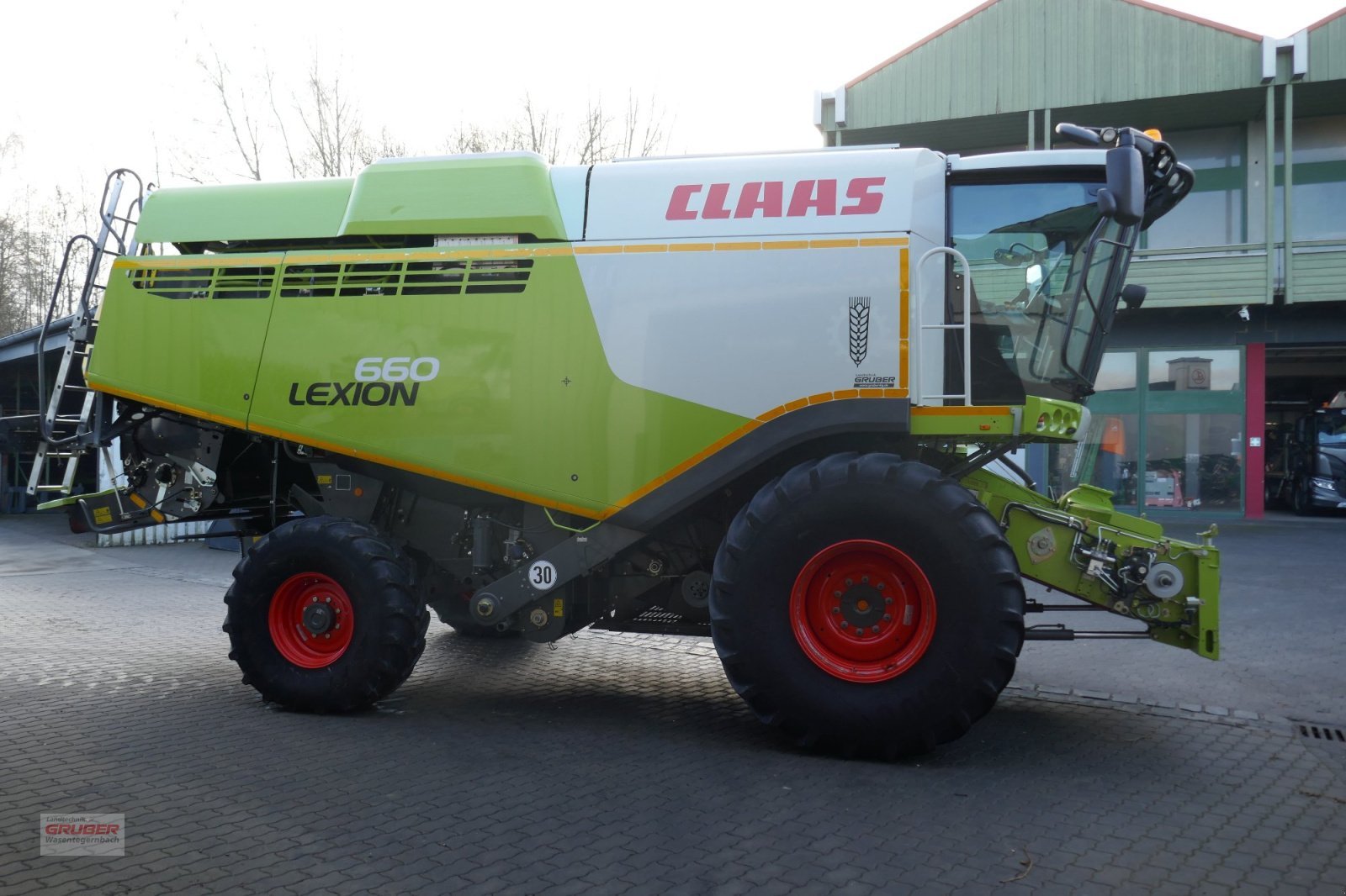 CLAAS Lexion 660 with Vario 770 — photo 3