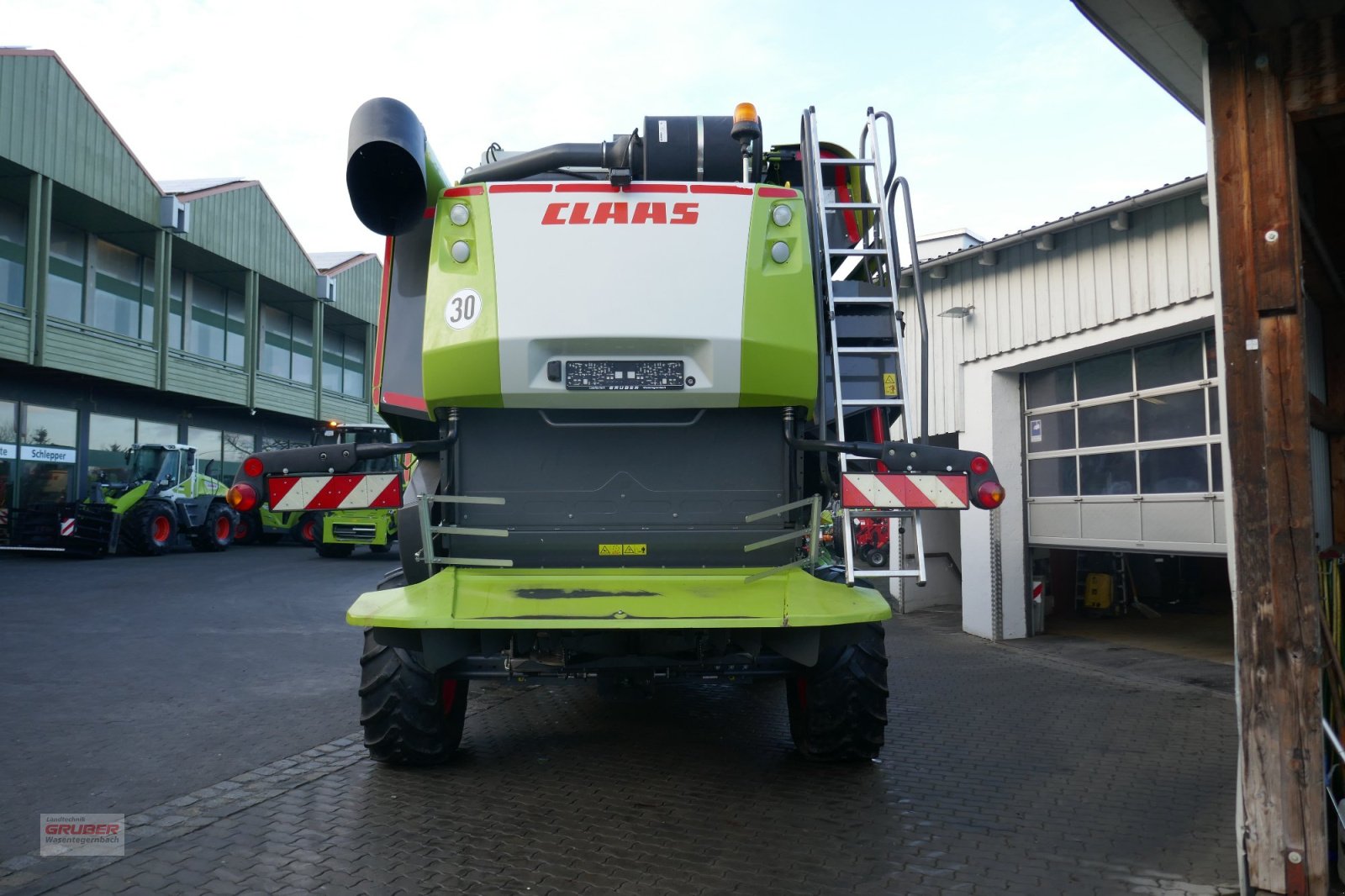 CLAAS Lexion 660 with Vario 770 — photo 4