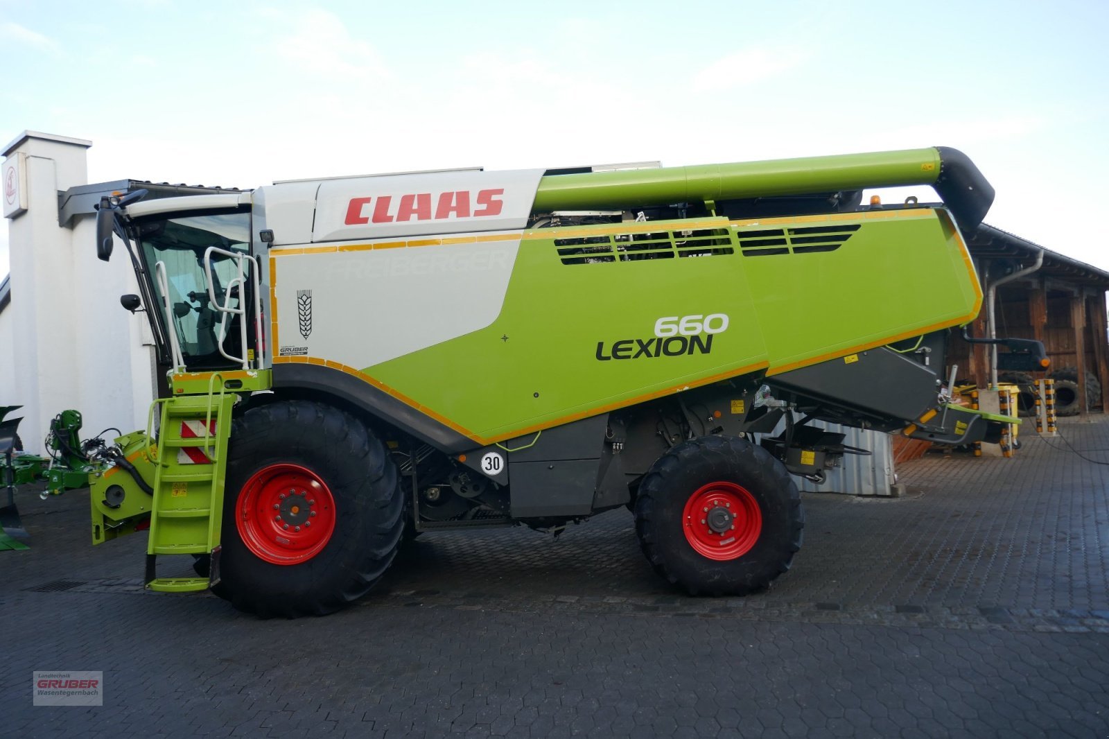 CLAAS Lexion 660 with Vario 770 — photo 5