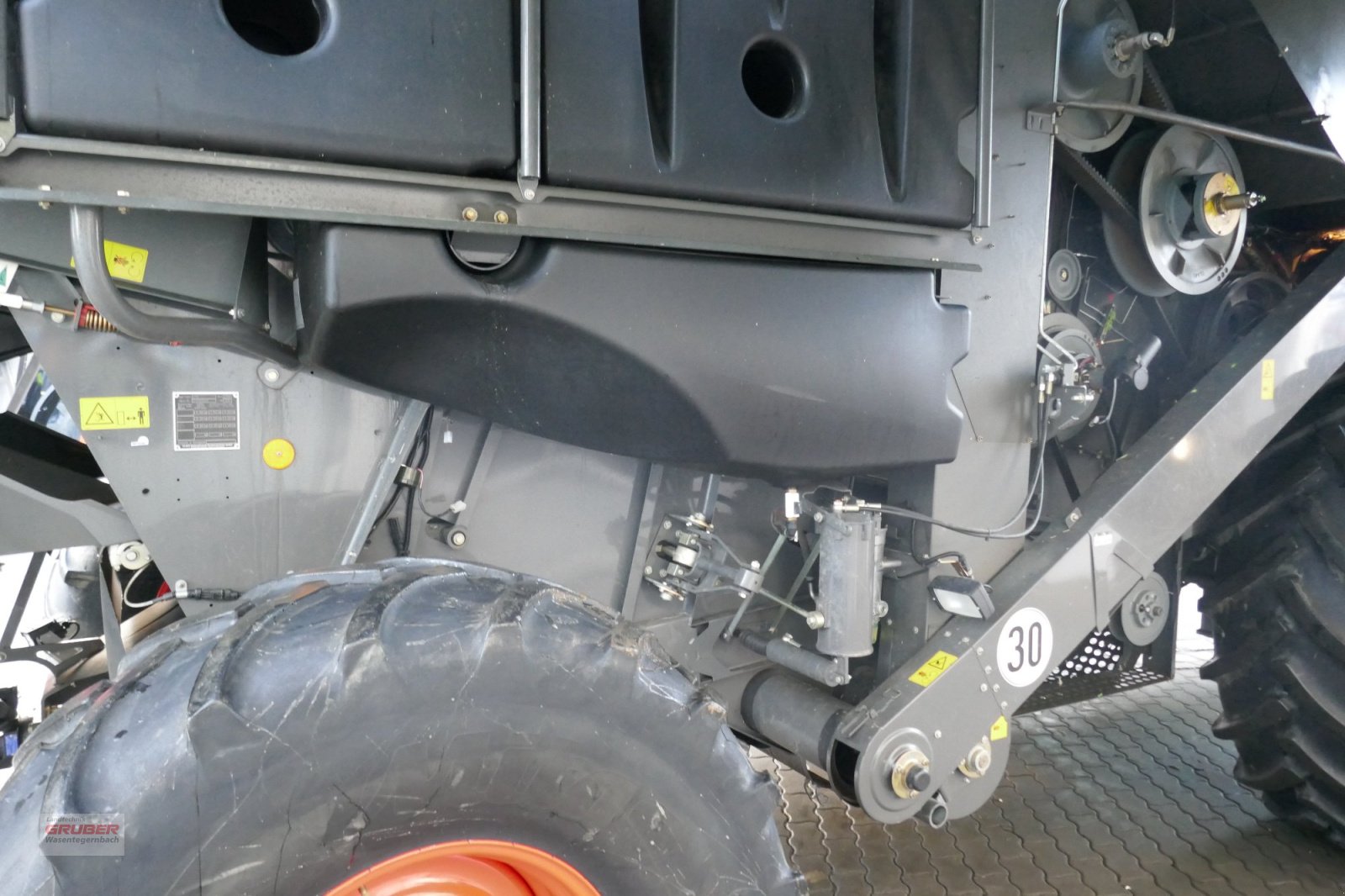 CLAAS Lexion 660 with Vario 770 — photo 10