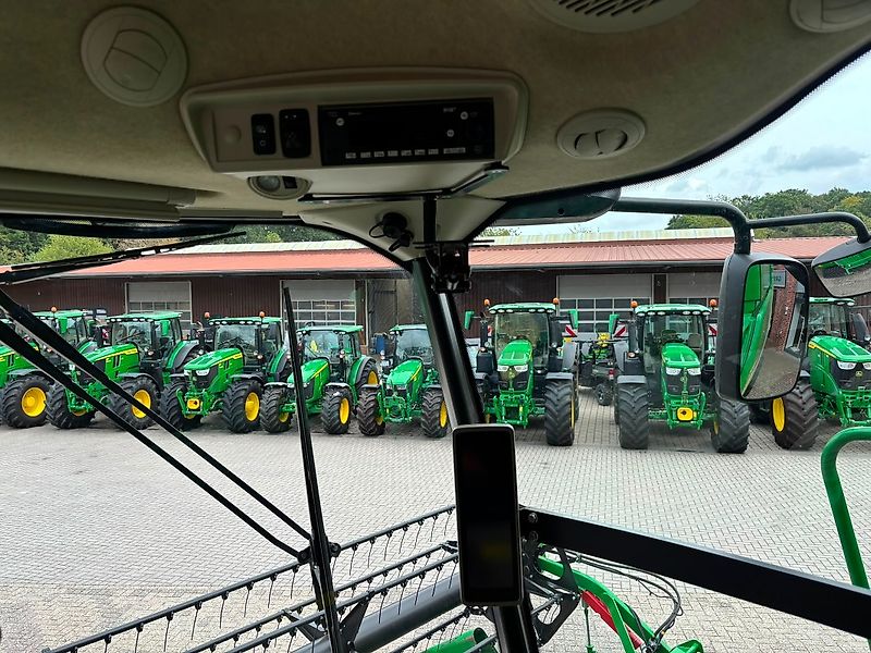 John Deere T670i with 725X header, photo 4 of 8